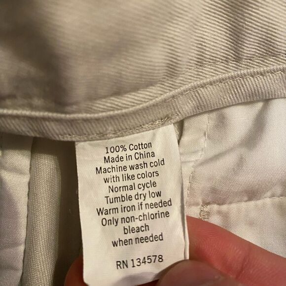 VINEYARD VINES SIZE 12 KHAKI SHORTS - Picture 3 of 8